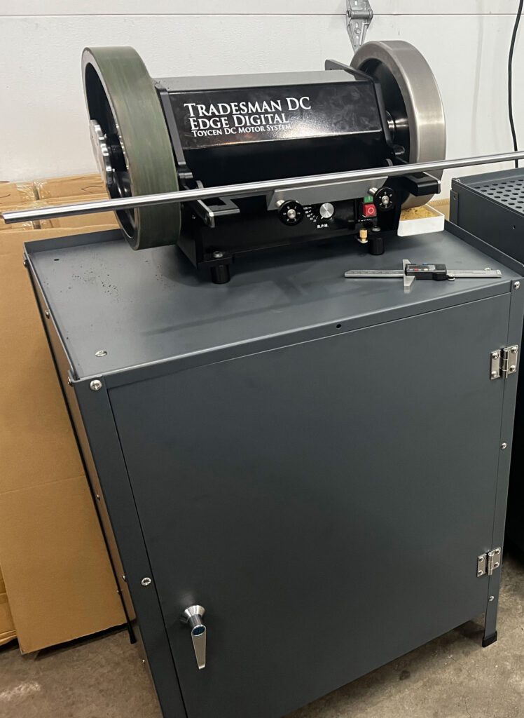 Cabinet workbench for Tradesman grinder